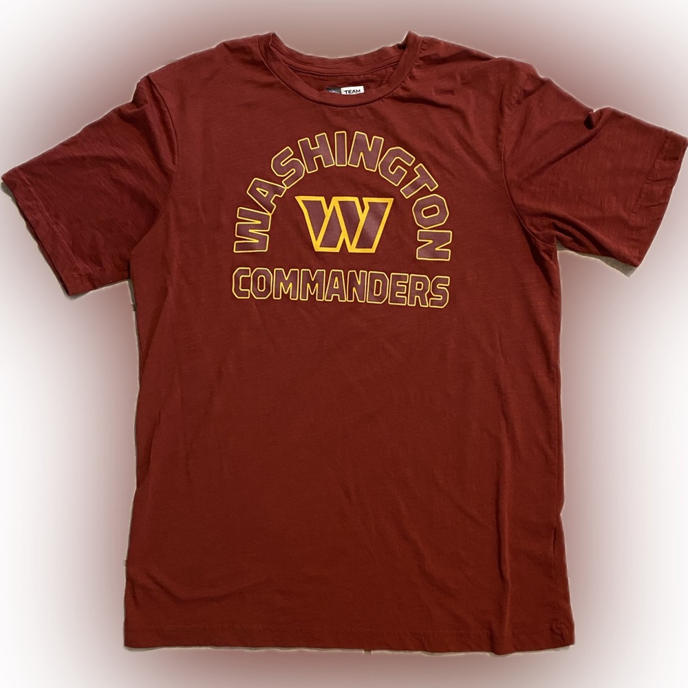 Washington Commanders NFL t-shirt, size L, color burgundy, very good condition